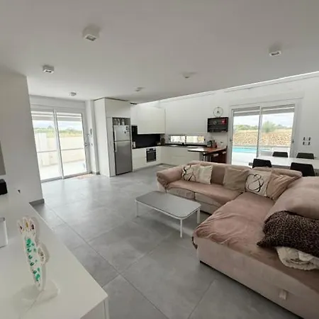 Ginevra Villa *